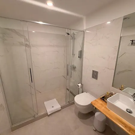 Promenaden Hotel