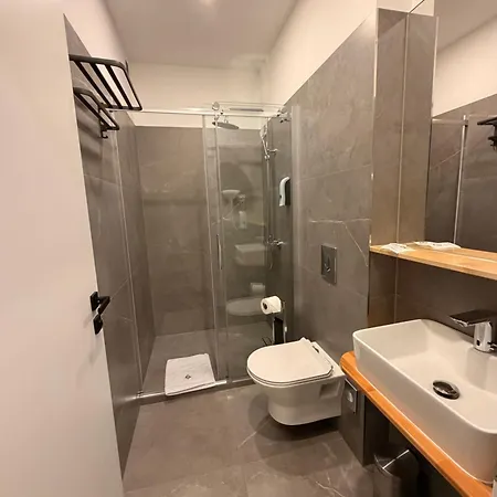 Promenaden Hotel
